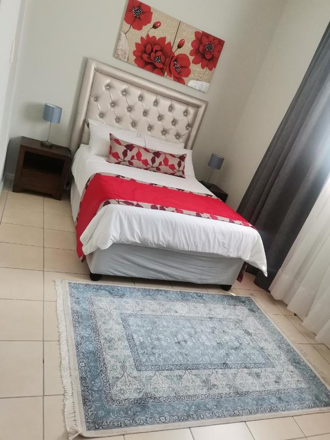 Ikhwezi Guest House East London Bagian luar foto